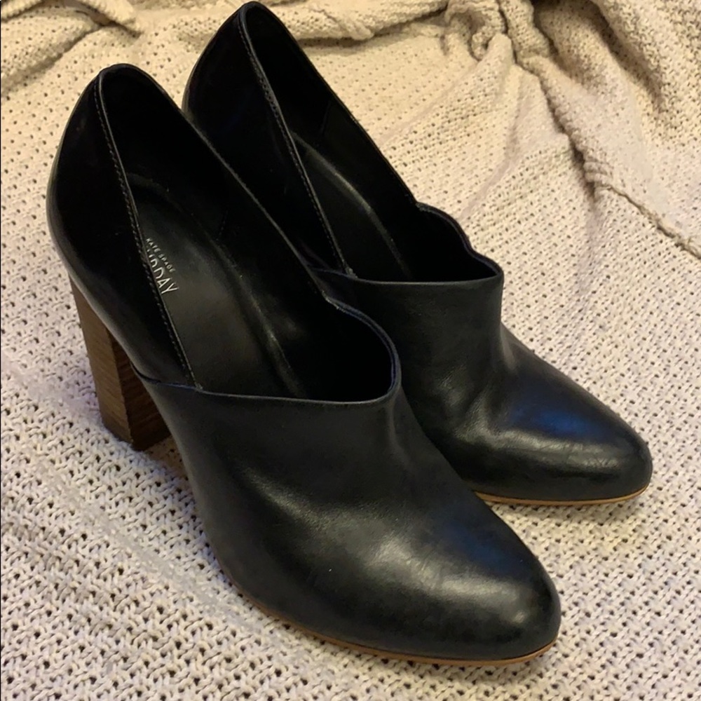 Kate Spade Saturday size 8 black stacked heel